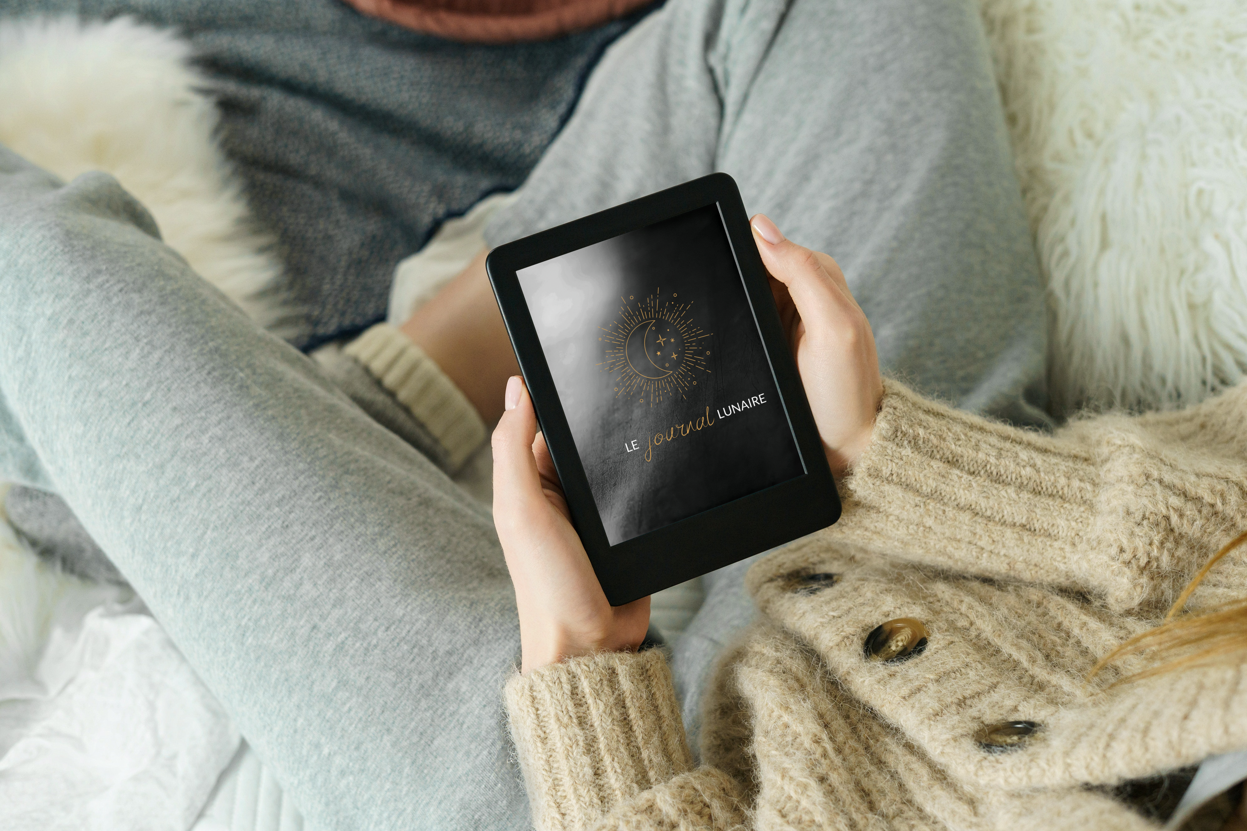 Kindle in the hands of a woman_1